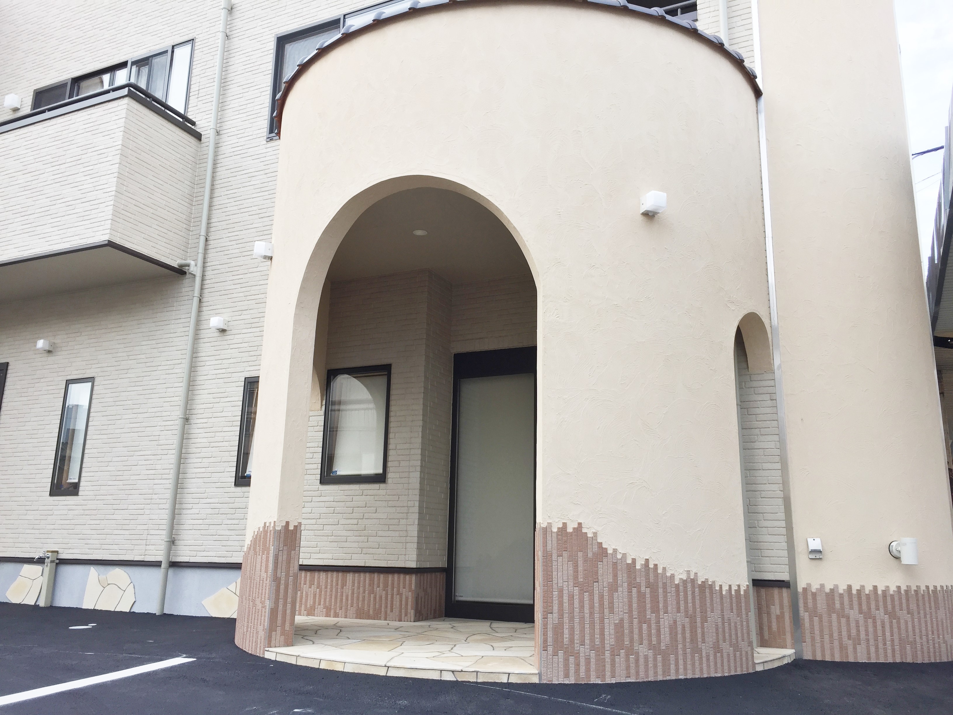 新居浜市で家外観の玄関の写真