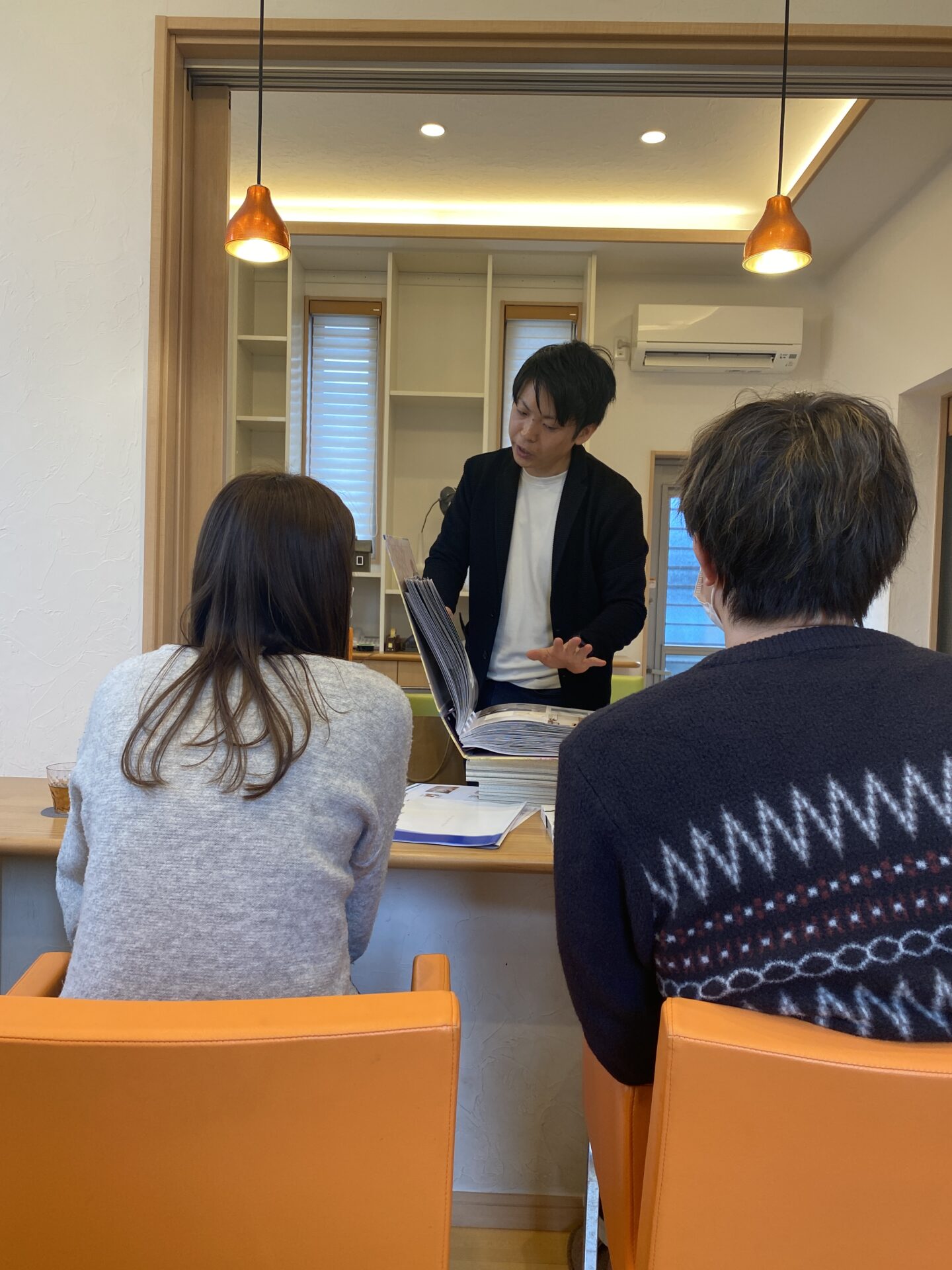 会社で打ち合わせ♪